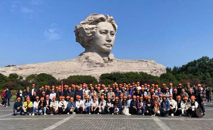 ׯ�к���Ϸ(�й�)�ɷ����޹�˾-����